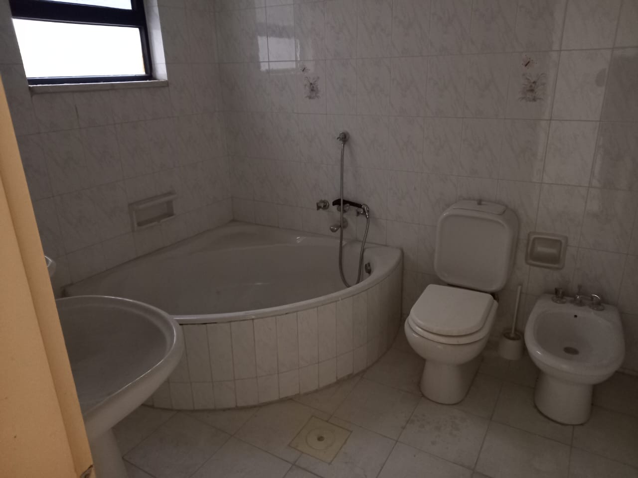 Duplex Apartment in A prime Location At the Seventh Circle For Sale. - Property Image 9